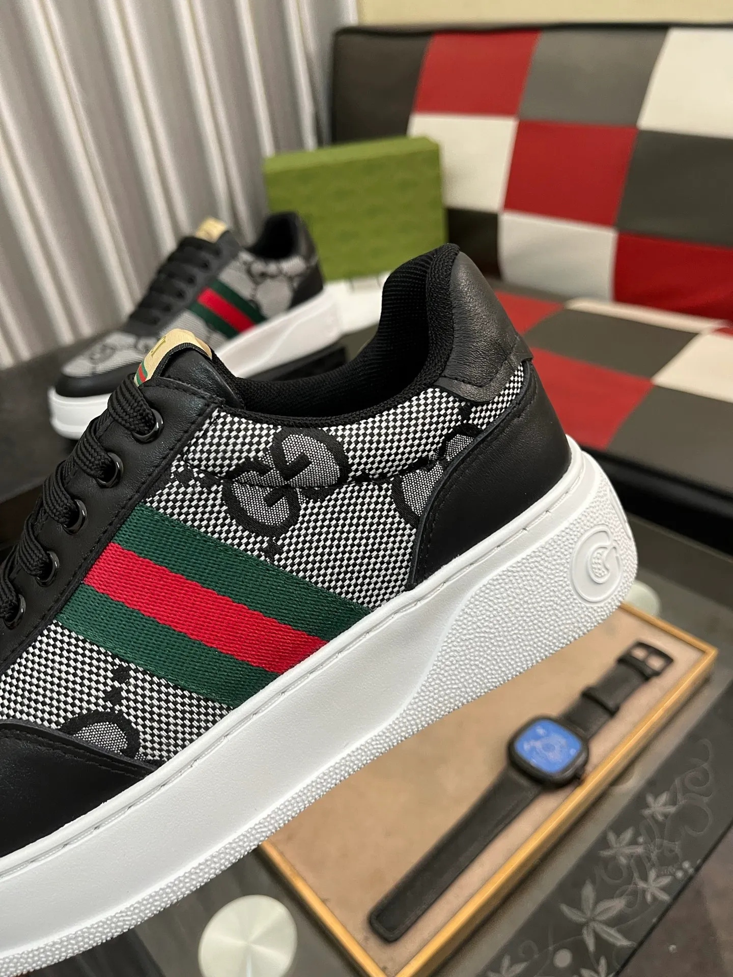 Men's shoes💰420⌚️⌚️[GUCCI] Gucci men's casual shoes are absolutely popular🔥The ultimate matching item for trendy men! The charm of super texture is unstoppable. This is the main recommendation. The upper is made of high-quality cowhide, with pig lining feet and wear-resistant rubber sole. It is noble and elegant! Extremely comfortable🎁🎁You can be as handsome as you want💪 Size 38-44! 3️⃣colors available